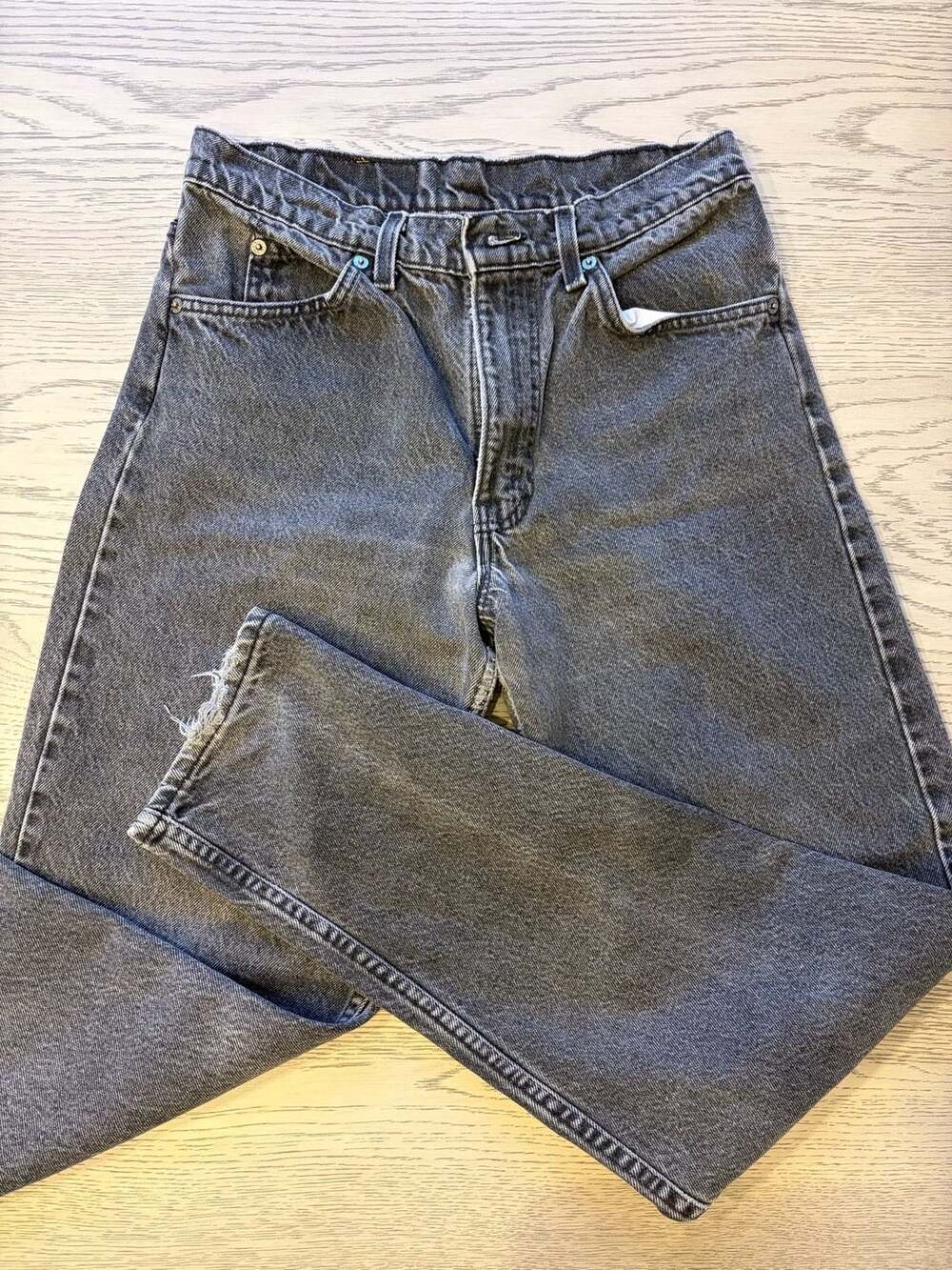 Levi's 550 Relaxed Fit Tapered Leg Jeans Size 31x32 Black Charcoal Wash Denim